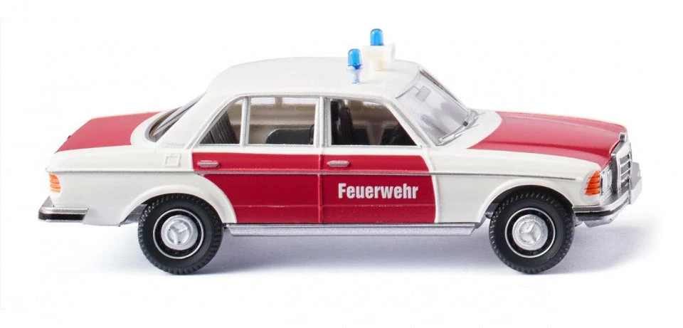 Wiking Miniatuurauto Mercedes 240D 1:87 Wit/rood 3 Wiking Miniatuurauto Mercedes 240D 1:87 Wit/rood